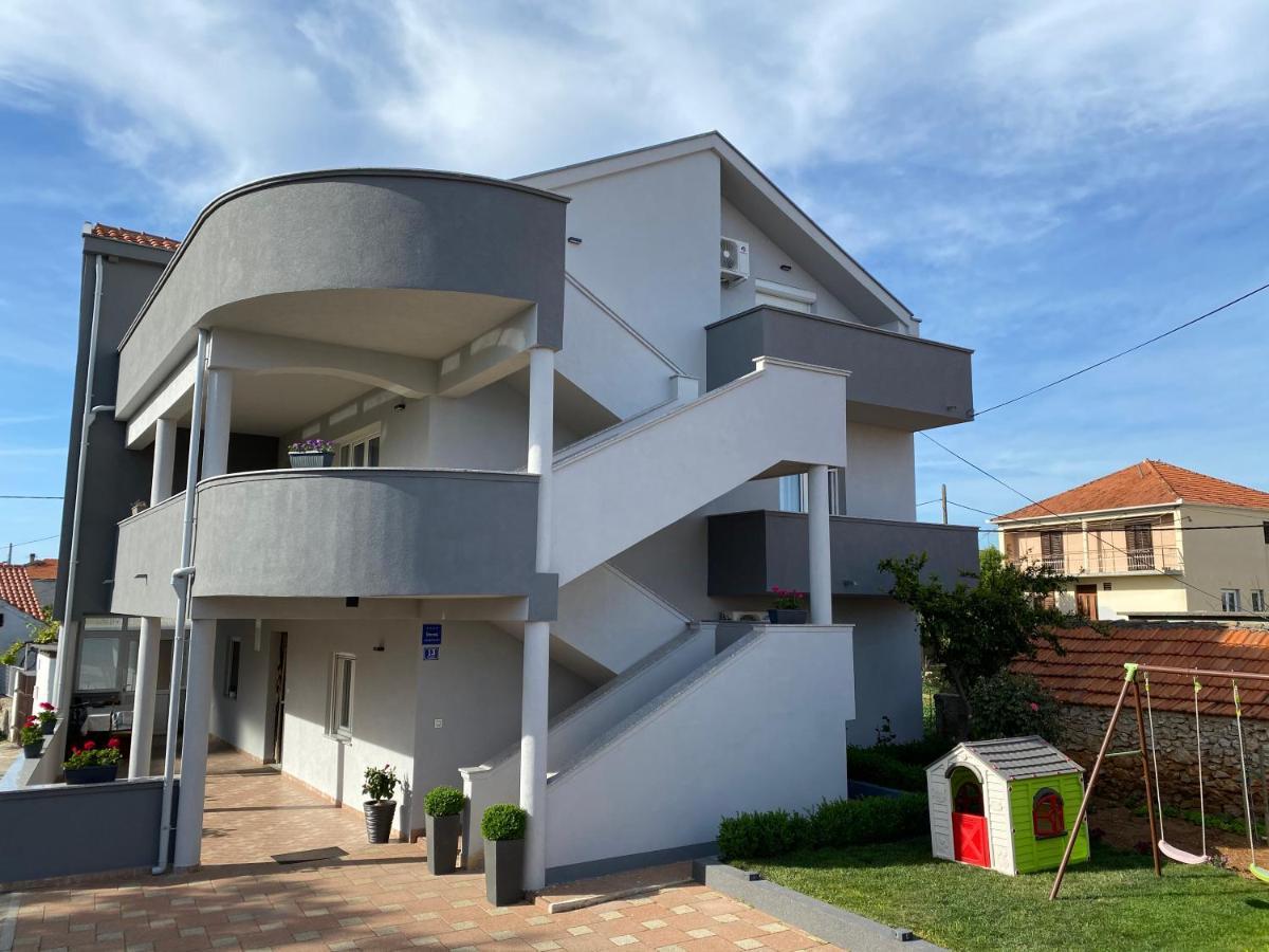 Apartments Nada Sukošan エクステリア 写真