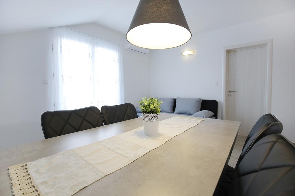 Apartments Nada Sukošan エクステリア 写真